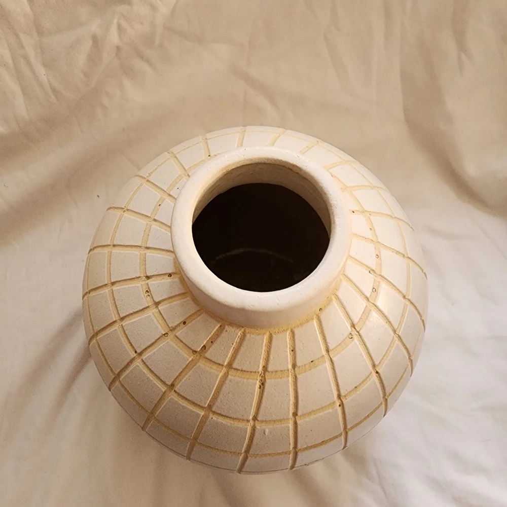 Off Medium White‎ Geometric Ceramic Vase Matte Handmade
